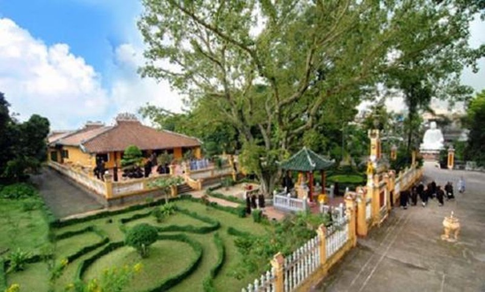 Những ngôi chùa nổi tiếng linh thiêng ở miền Nam - 1 Chùa Giác Lâm là một trong những ngôi chùa cổ nhất của TP. Hồ Chí Minh.