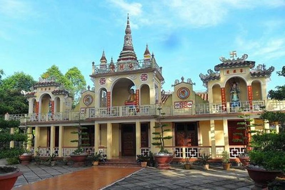 Những ngôi chùa nổi tiếng linh thiêng ở miền Nam - 2 Mọi người thường truyền miệng nhau rằng đây là một trong những ngôi chùa linh thiêng nhất ở đất Vĩnh Long.