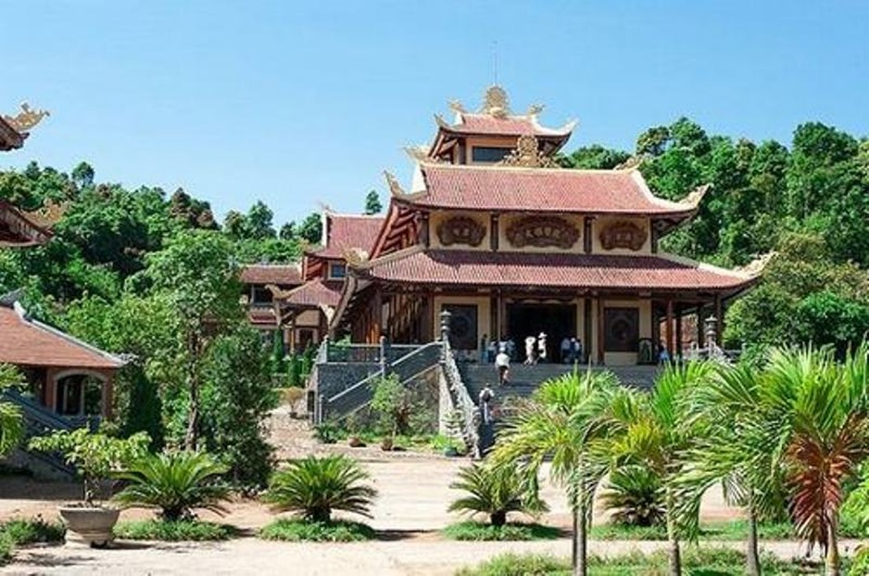 Những ngôi chùa nổi tiếng linh thiêng ở miền Nam - 3 Đây không chỉ là công trình tâm linh Phật giáo nổi tiếng mà còn là trung tâm tu học về thiền lớn của Việt Nam.