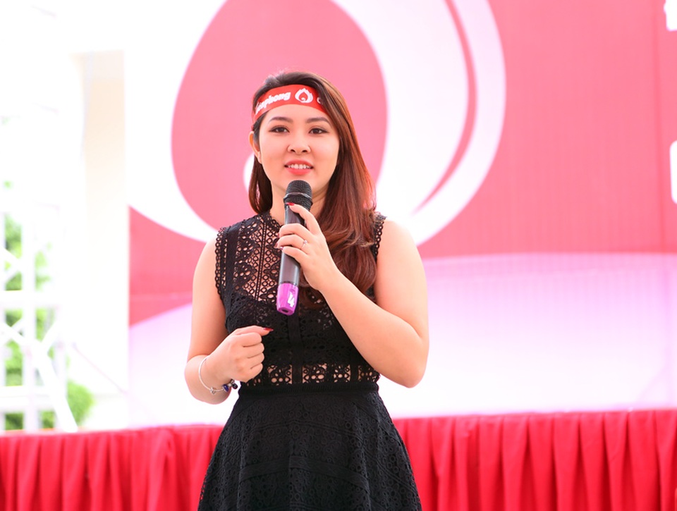 Hoa hậu Ngọc Hân, Á hậu Thanh Tú hiến máu tại Ngày Chủ nhật Đỏ - 5
Ca sĩ Bảo Trâm động viên các bạn trẻ tham gia Ngày hội hiến máu