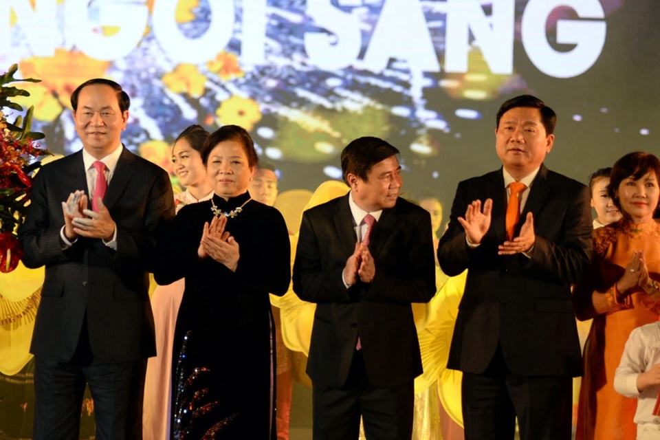 Kiều bào góp phần làm rạng danh dân tộc Việt Nam - 3 Chủ tịch nước và lãnh đạo TPHCM chúc mừng kiều bào về quê đón Tết cổ truyền trong đêm giao lưu, trình diễn nghệ thuật