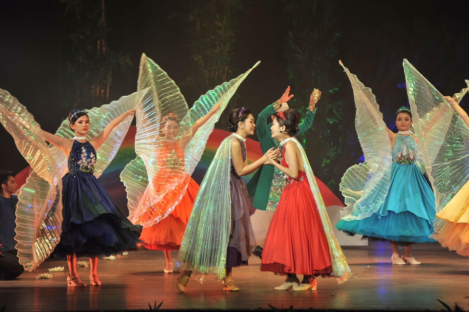 Một cảnh trong vở diễn Chuyện tình nàng Giáng Hương.