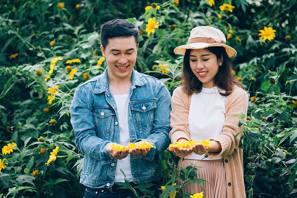 “Chuyện tình trên mây” của cặp đôi công sở - 12 “Chuyện tình trên mây” của cặp đôi công sở - 12