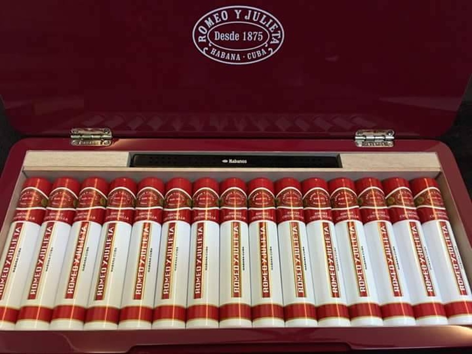 Những chuyện khó tin về thú chơi mới nổi: Hút cigar - 6 
Đây là một loại cigar giá khoảng trên 5 triệu đồng/hộp khá được chuộng ở Việt Nam, thường được xách tay, mua về từ các cửa hàng ở các sân bay Châu Âu