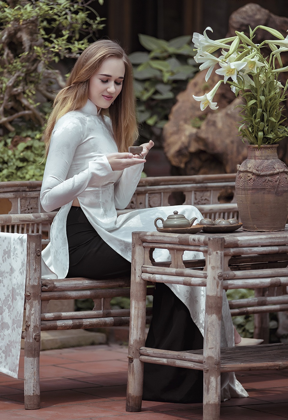 Cô gái Nga đem lòng yêu áo dài và Hà Nội - 10 Đặc biệt, địa điểm yêu thích nhất của cô là hồ Hoàn Kiếm. “Em luôn luôn thích đi xung quanh hồ và thưởng thức cái đẹp của thiên nhiên và công trình kiến trúc. Em rất hi vọng quay lại Hà Nội sau khi tốt nghiệp trường ở bên Nga để thưởng thức không khí và cái đẹp của thành phố một lần nữa”.