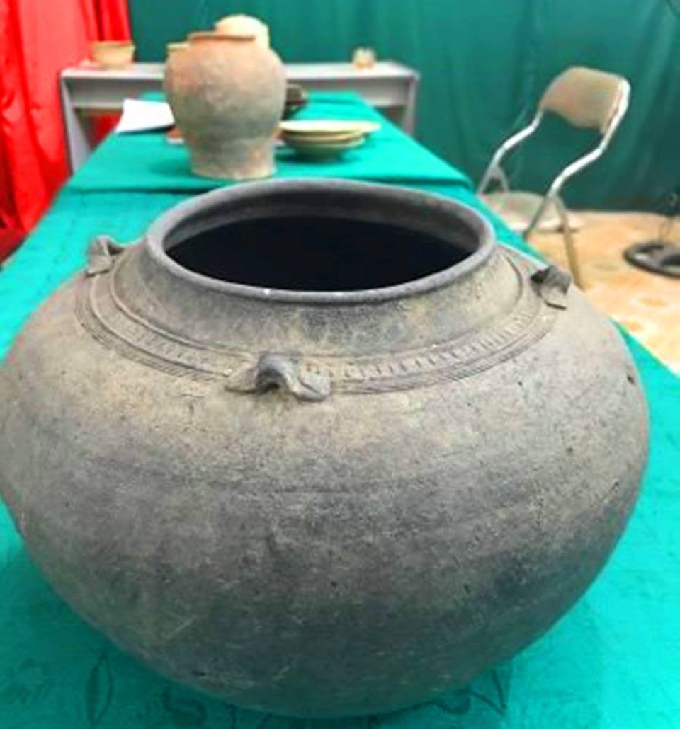 Phát hiện, sưu tầm nhiều hiện vật cổ quý hiếm - 1 Phát hiện, sưu tầm nhiều hiện vật cổ quý hiếm - 1