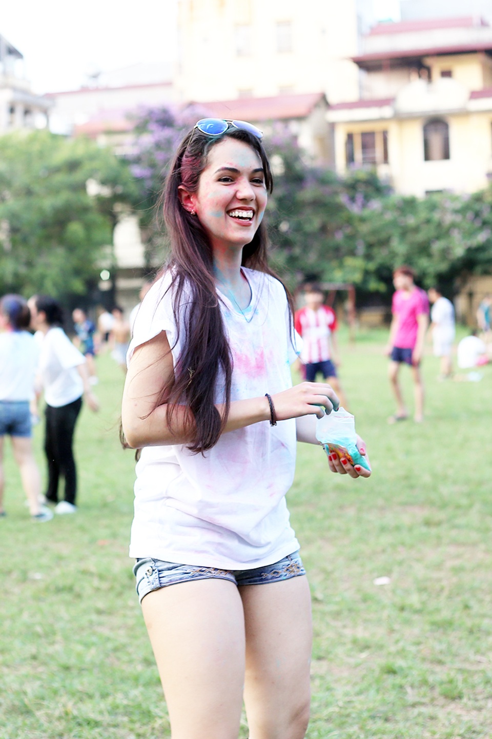 Sinh viên ĐH Hà Nội xả stress với đường chạy bột màu - 7 Sinh viên ĐH Hà Nội xả stress với đường chạy bột màu - 7