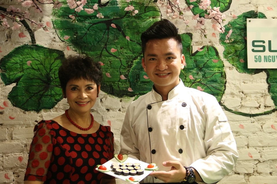 Cám ơn NSND Minh Châu, MC Hạnh Phúc và nhà hàng Sukha số 50 Nguyên Hồng đã giúp chúng tôi hoàn thành nội dung này.