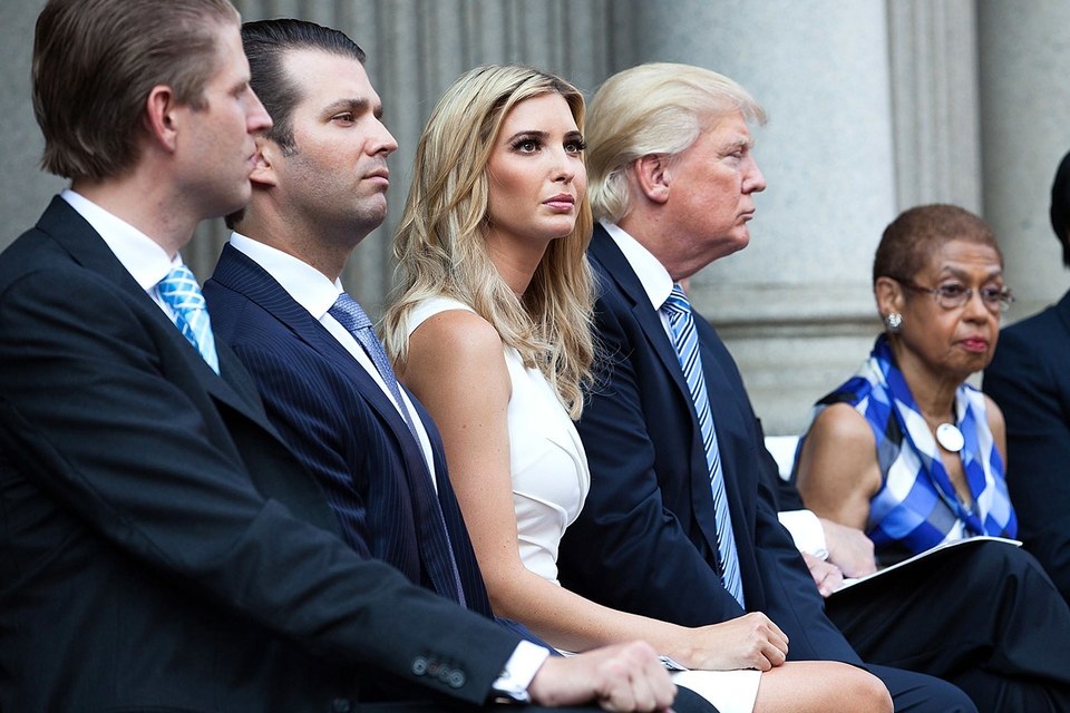 Tổng thống Trump bị chỉ trích vì bênh con gái - 1
Con gái Tổng thống Mỹ Donald Trump, Ivanka (váy trắng). (Ảnh: Getty)