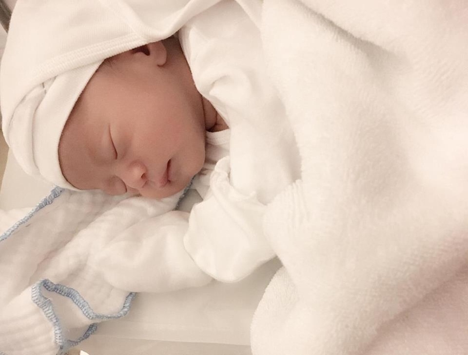 Việt Anh "Chạy án" làm thơ mừng con trai chào đời - 5 Việt Anh "Chạy án" làm thơ mừng con trai chào đời - 5