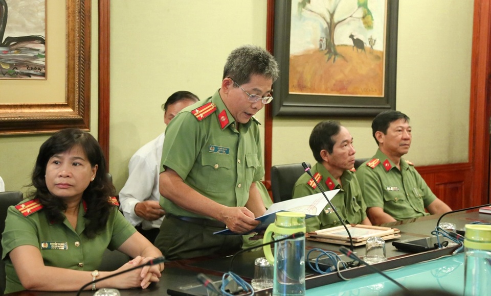 Phòng An ninh kinh tế (PA81) - Công an TPHCM đánh giá cao sự gan dạ, dũng cảm của 2 lái xe