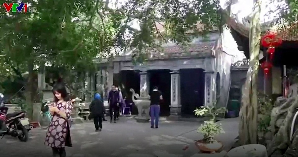 Vụ cán bộ bảo hiểm đi lễ: Hạ thi đua xuống mức thấp nhất trong quý 1/2017 - 1
Ảnh trích trong Clip của VTV (nguồn VTV.VN)