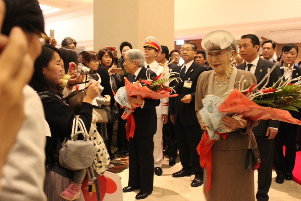 Người Nhật háo hức tiếp kiến Nhật hoàng tại Hà Nội - 6
