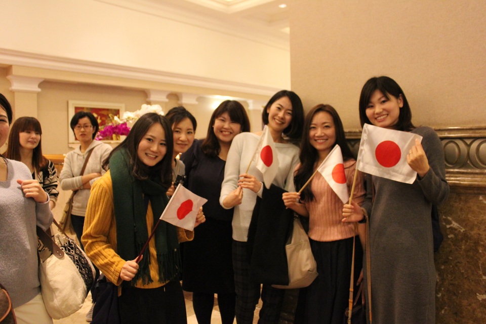 Người Nhật háo hức tiếp kiến Nhật hoàng tại Hà Nội - 12