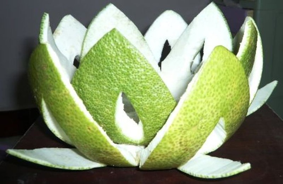 Công dụng kỳ diệu bất ngờ từ vỏ trái cây ít người biết - 7 Nhiều người phơi vỏ bưởi trong nhà hoặc trong xe ô tô.