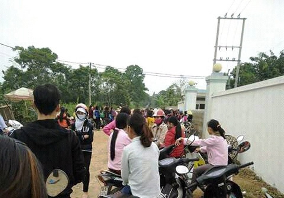 Thanh Hóa: Hơn 600 công nhân ngưng việc tập thể, đòi quyền lợi - 1
Hàng trăm công nhân đình công đòi quyền lợi