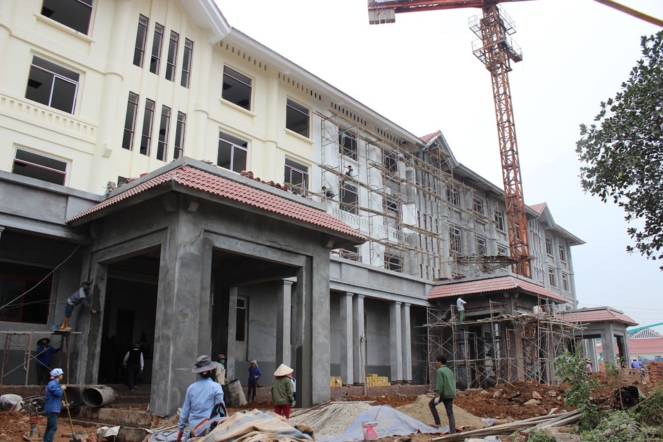 Hoà Bình quản lý đất đai lỏng lẻo, gây thất thoát số tiền rất lớn - 1
UBND tỉnh Hoà Bình và sở ngành chức năng còn buông lỏng quản lý nhiều dự án, dẫn tới gây thất thoát ngân sách số tiền rất lớn.