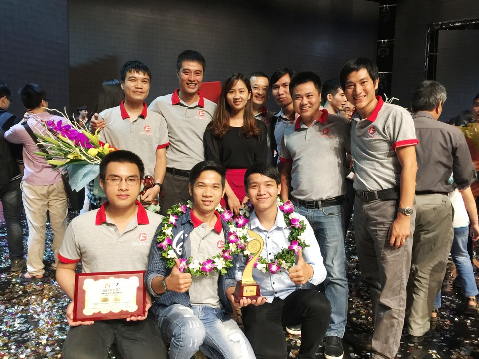 Sửa điện nước “bằng di động” kiểu Uber giành giải Nhân tài Đất Việt - 2 Nhóm tác giả dự án Rada nhận giải nhì Giải thưởng Nhân tài đất Việt dành cho lĩnh vực công nghệ thông tin