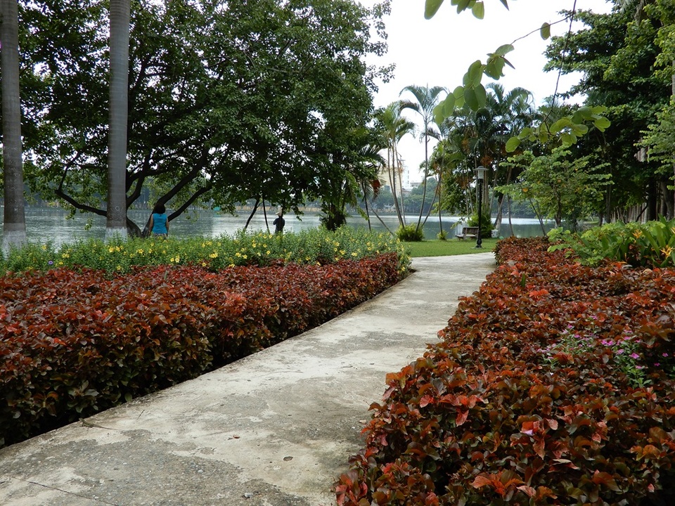 Phạt người tung tin "sờ ngực thiếu nữ quyên tiền từ thiện" 5 triệu đồng - 1
Đại diện Công viên 29/3 khẳng định không có chuyện sờ ngực thiếu nữ để quyên góp tiền từ thiện tại đây.