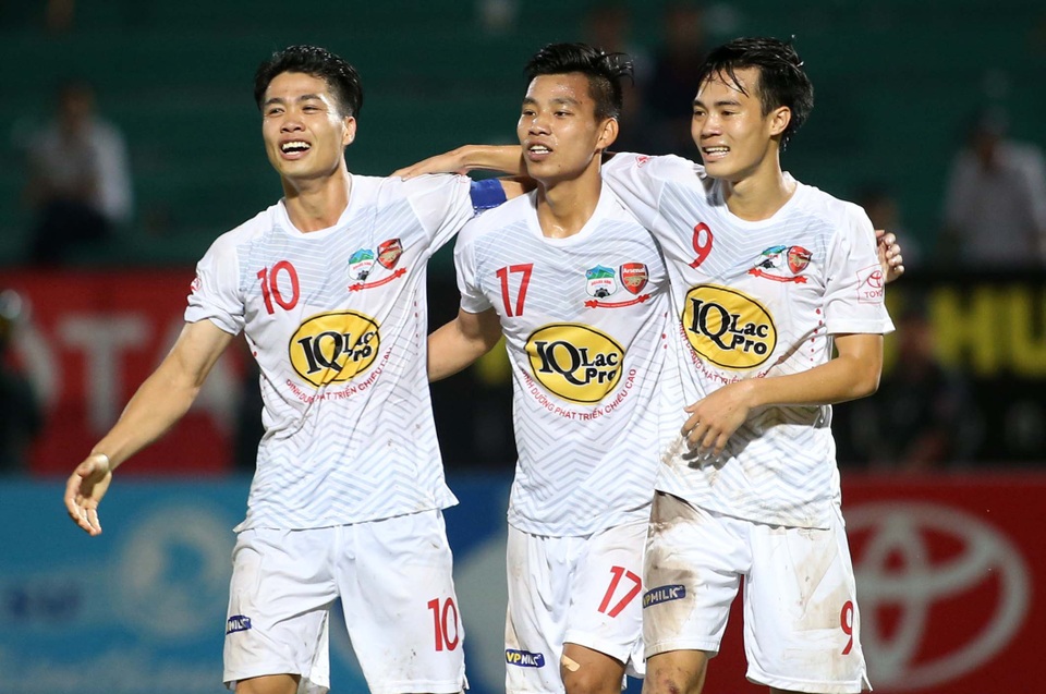 Công Phượng ghi bàn, HA Gia Lai thắng đậm Long An - 2 Công Phượng (10) và Văn Thanh (17) cùng ghi bàn, HA Gia Lai thắng đậm Long An (ảnh: Anh Hải)