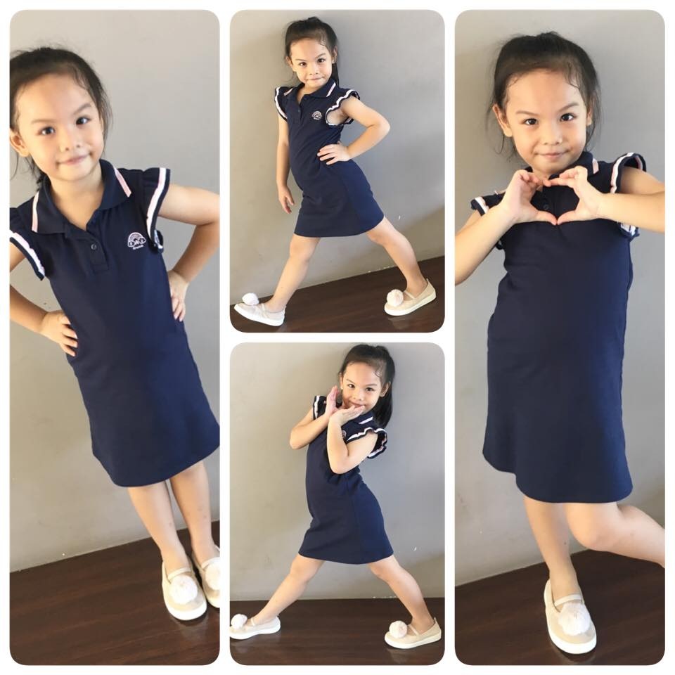 Phạm Quỳnh Anh chia sẻ về ngày Tết thiếu nhi: “1/6 năm ngoái còn là gái một con tung tăng yêu đời... tròn 1 năm sau đầu bù tóc rối, quần áo xộc xệch cả ngày đắm chìm trong tã, sữa... phục vụ bà nhỏ chưa xong... lâu lâu bà lớn đặt hàng cũng cố mà còng lưng ra vắt... ấy vậy mà cảm thấy diệu kỳ vô cùng vì thân hình nhỏ bé dòm xấu xấu thế mà chui tọt từ trong bụng ra 2 cô con gái trộm vía trông cũng được.