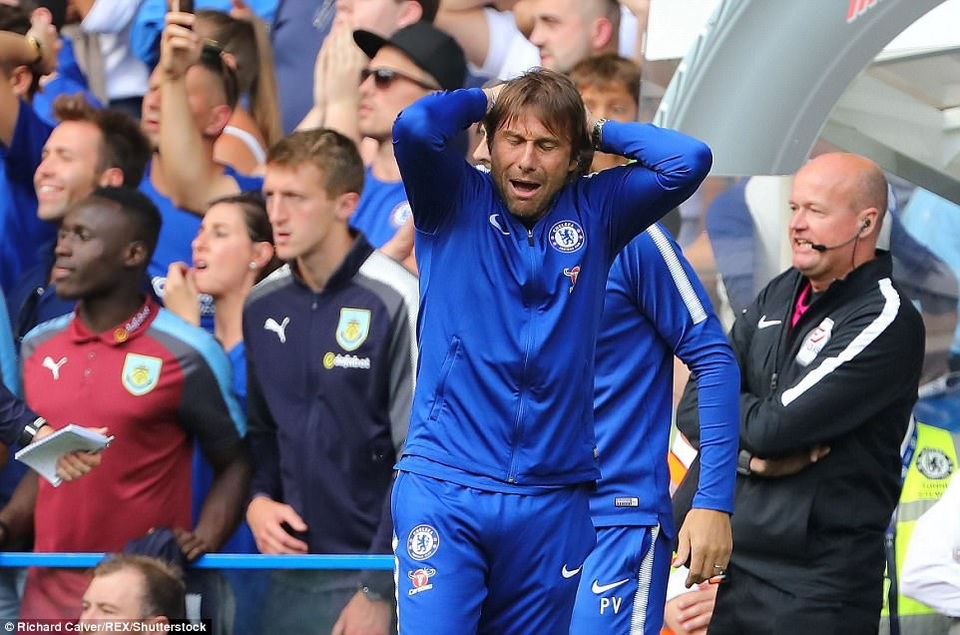 HLV Conte nói gì sau trận thua sốc của Chelsea? - 1 HLV Conte hứng chịu cú sốc ngay ở trận mở màn Premier League