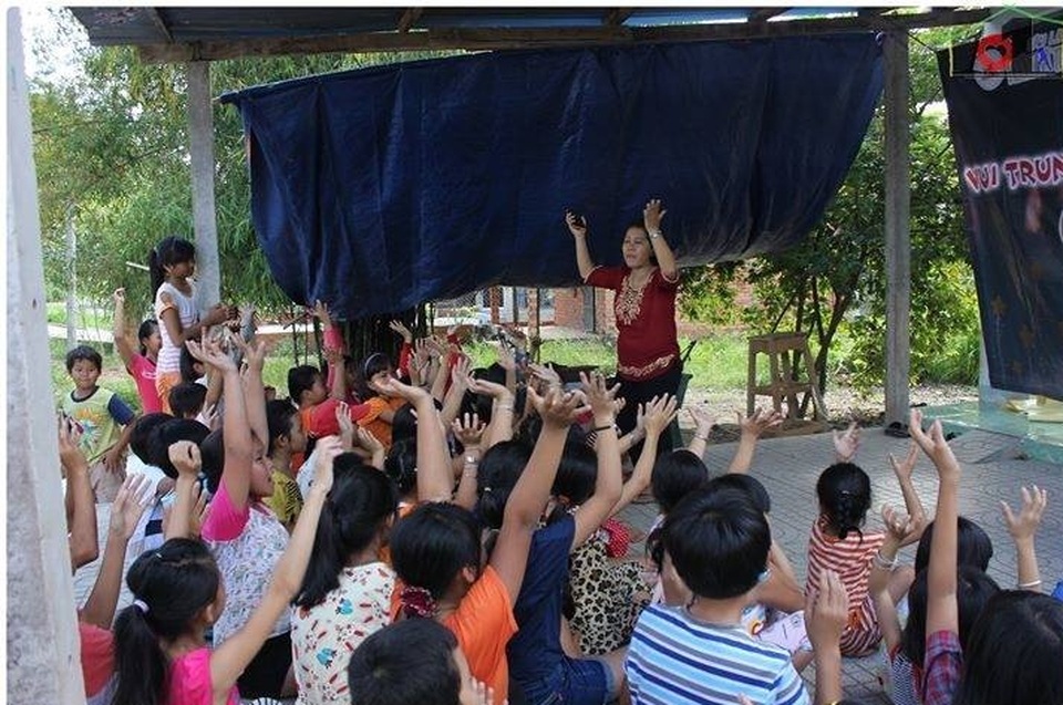 “Viên ngọc quý giữa đời thường” - 4 Sân nhà cô Phương trở thành một sinh hoạt cho cho trẻ em ở trong vùng thuộc xã An Phú, huyện Củ Chi, TPHCM