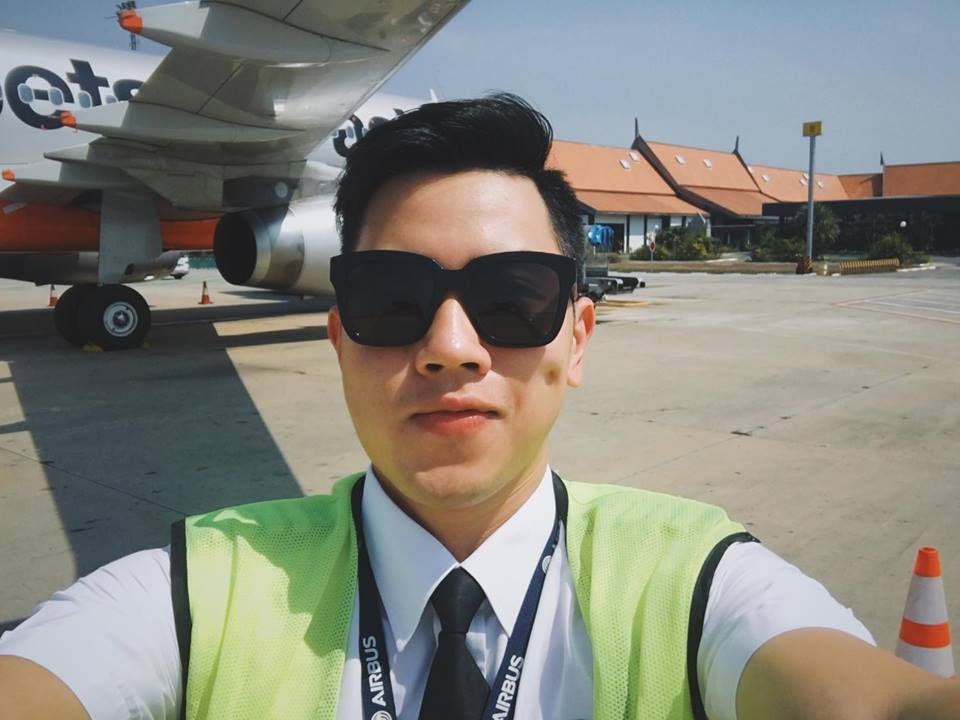 Dân mạng “đứng hình” vì vẻ điển trai của cơ trưởng trẻ nhất Việt Nam - 16 Dân mạng “đứng hình” vì vẻ điển trai của cơ trưởng trẻ nhất Việt Nam - 16