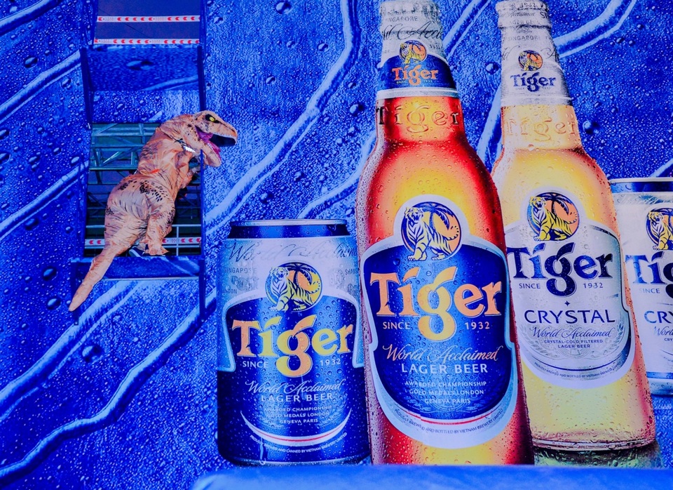 … rồi chuyển sang màn nhảy tự do.