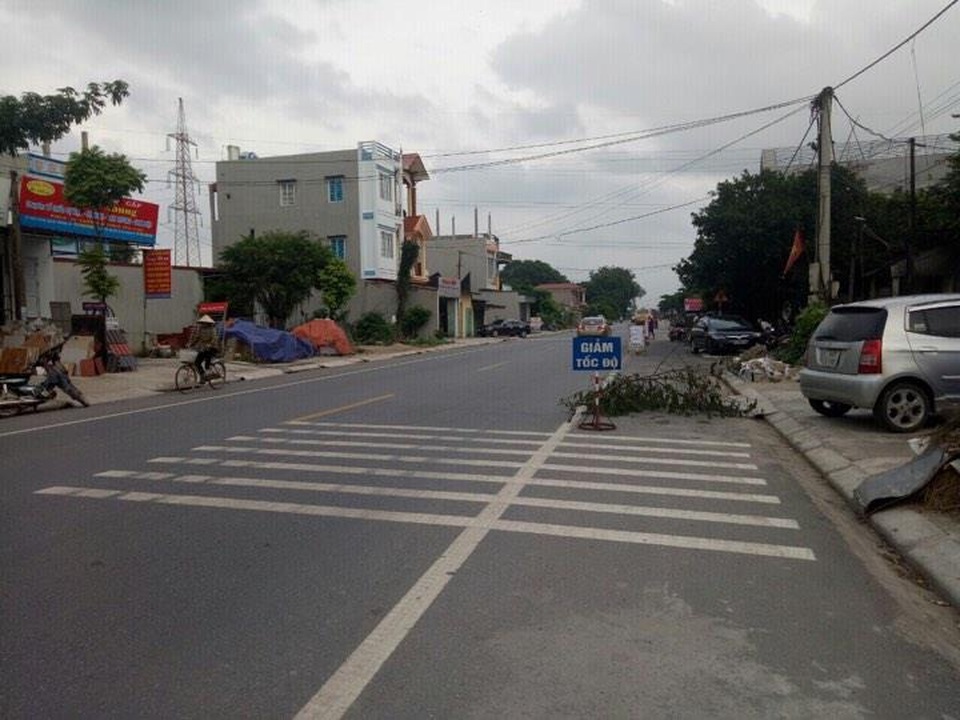 Cháu bé 14 tuổi trong vụ va chạm với xe CSGT đã tử vong - 1
Hiện trường xảy ra vụ việc khiến bé gái tử vong (Ảnh: Dân Việt)