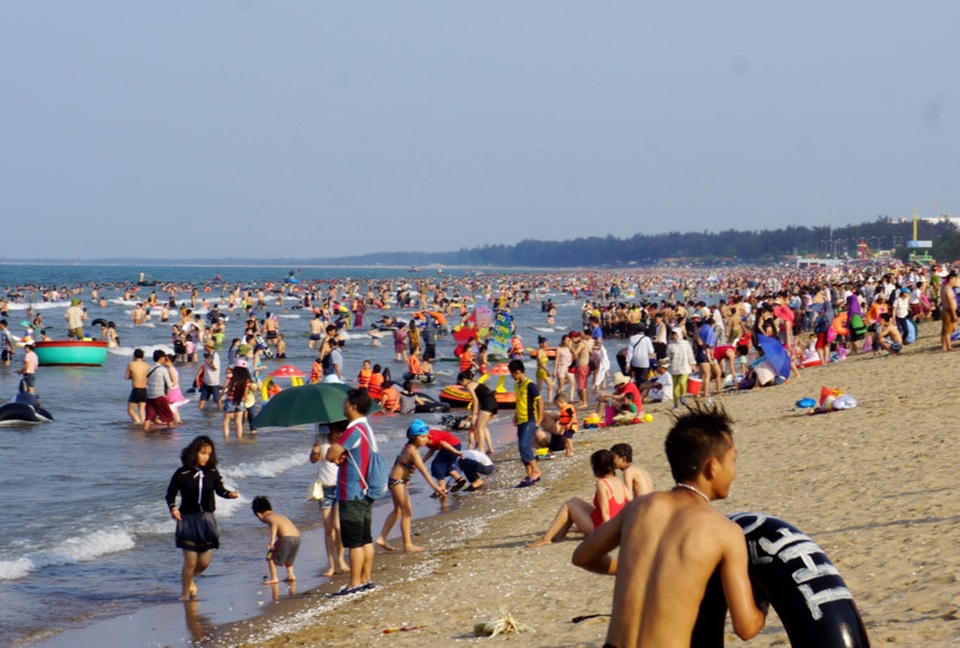 Bãi biển Cửa Lò luôn là điểm đến hấp dẫn đối với du khách vào dịp 30/4 - 1/5.