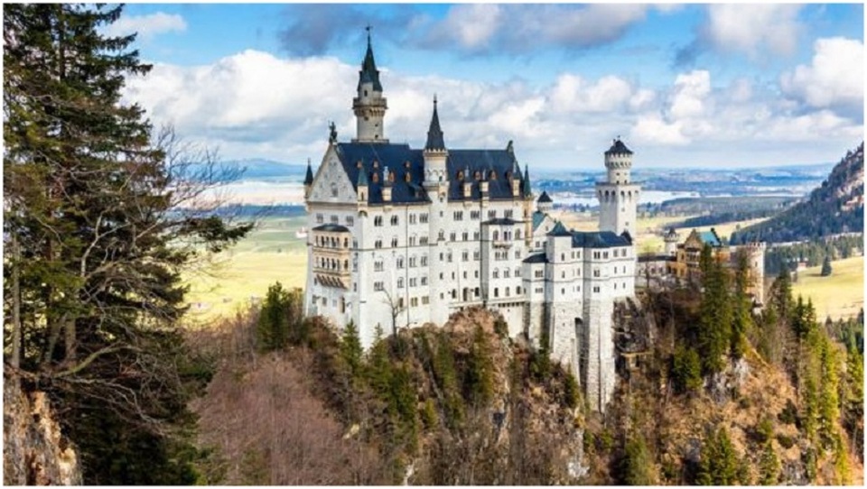 
Kỹ thuật nhớ bao gồm tưởng tượng bản thân đi bộ qua cung điện
