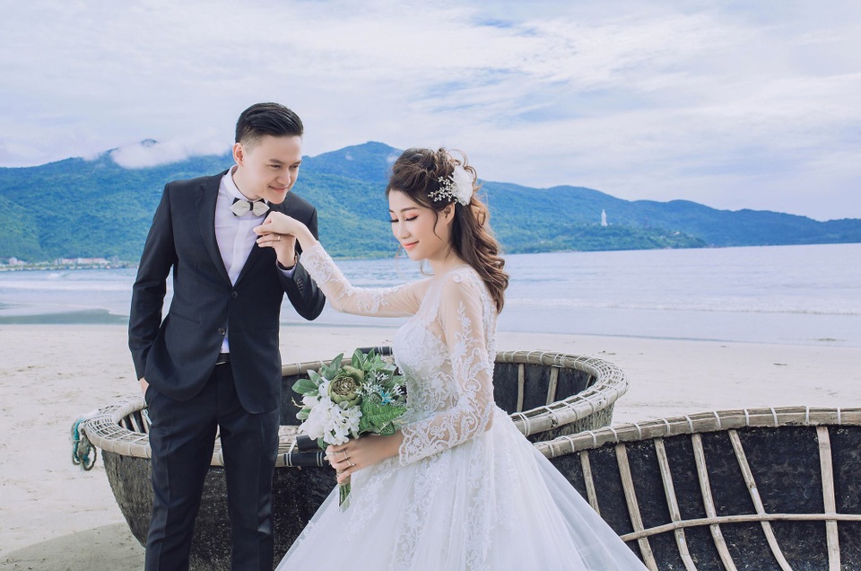 Chú rể nhảy theo ca khúc Sơn Tùng M-TP trong đám cưới khiến cô dâu trẻ xúc động - 1 Cặp đôi Ninh - Hạnh