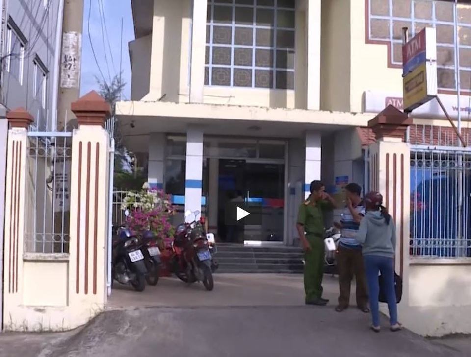 Xông vào ngân hàng VietinBank cướp 200 triệu đồng - 2 Xông vào ngân hàng VietinBank cướp 200 triệu đồng - 2