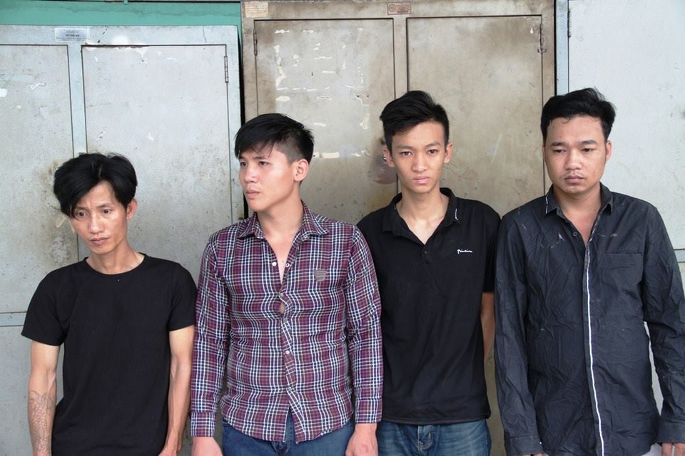 Nhóm đối tượng kề dao khống chế cô gái cướp xe SH - 1 Nhóm 4 đối tượng bị bắt