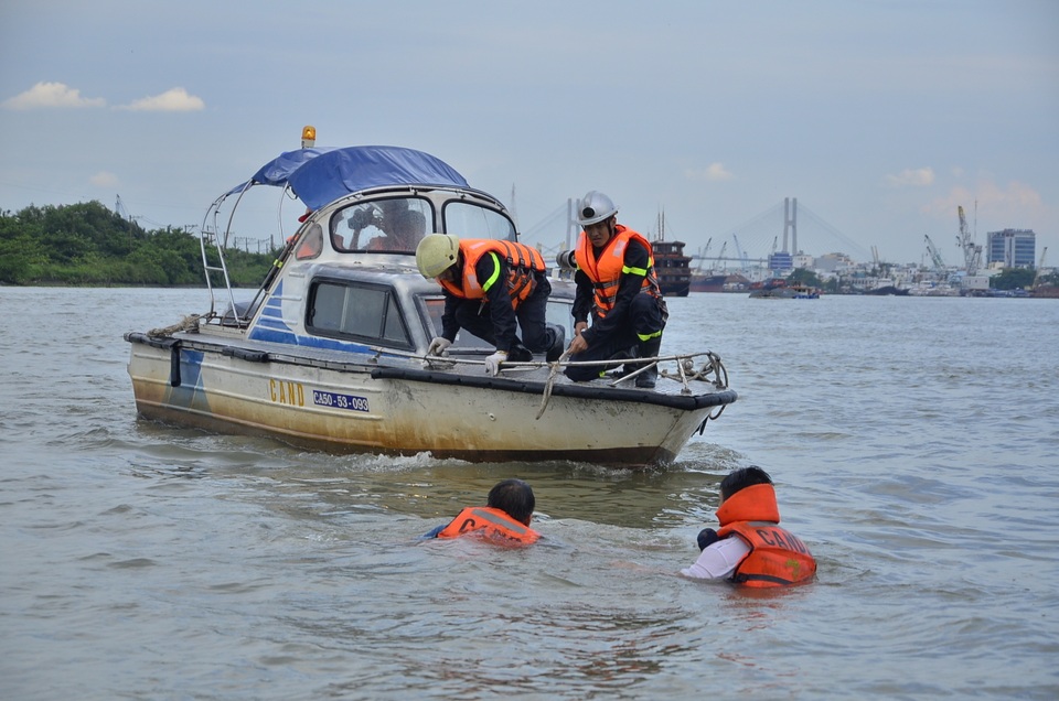 400 người tham gia cứu hộ tình huống 2 tàu đâm nhau trên sông Sài Gòn - 11 400 người tham gia cứu hộ tình huống 2 tàu đâm nhau trên sông Sài Gòn - 11
