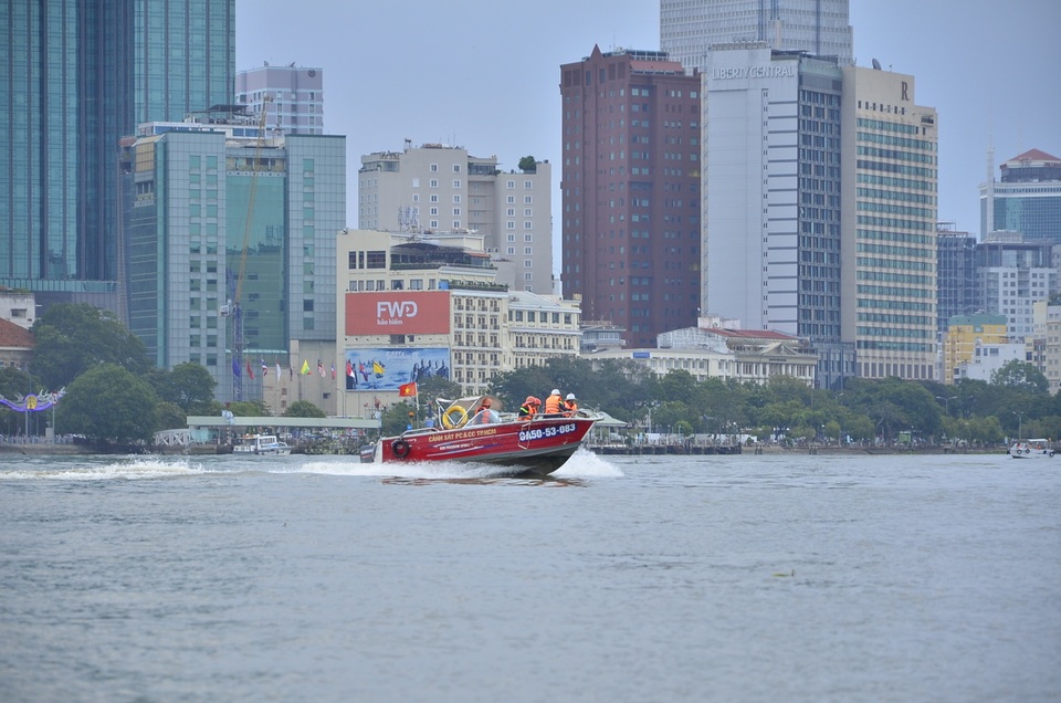 400 người tham gia cứu hộ tình huống 2 tàu đâm nhau trên sông Sài Gòn - 5 400 người tham gia cứu hộ tình huống 2 tàu đâm nhau trên sông Sài Gòn - 5