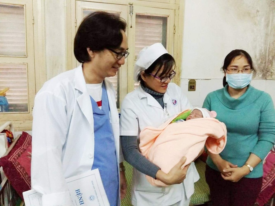 Cứu sống cháu bé sơ sinh bị sa dây rốn trong ngày Thầy thuốc Việt Nam - 2 Niềm vui của các y bác sĩ Bệnh viện Đại học Y Dược Huế trong ngày Thầy thuốc Việt Nam 27/2/2017