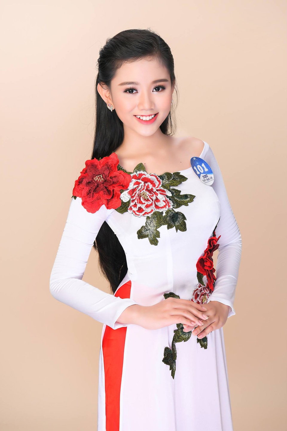 Lộ diện 16 nữ sinh "đua" ngôi vị Hoa khôi HS, SV Cần Thơ 2017 - 9
Hoàng Yến Ngọc (SN 2000, THPT Nguyễn Việt Dũng).