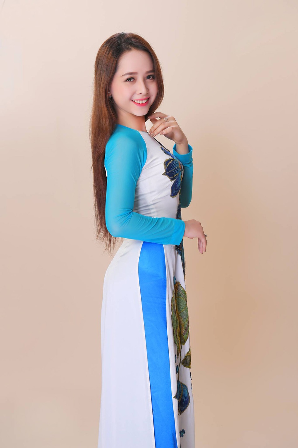 Lộ diện 16 nữ sinh "đua" ngôi vị Hoa khôi HS, SV Cần Thơ 2017 - 11
Nguyễn Huỳnh Như (SN 1996, ĐH Tây Đô).