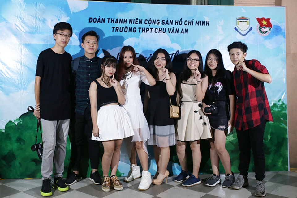 
Rồi mai đây, trên bước đường tương lai của mình, mỗi người chọn một con đường riêng, những giây phút bên nhau của tuổi học trò sẽ mãi là thời gian đẹp nhất trong lòng mỗi bạn học sinh Chu Văn An.
