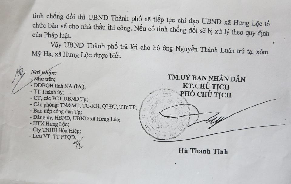 Nghệ An: Dân chưa bàn giao đất, nhà thầu đã đưa máy móc vào thi công? - 7 Văn bản số 105/UBND - PTQĐ nêu rõ: Diện tích đất anh Luân đang sử dụng bị thu hồi để xây dựng hồ điều hòa, theo xác nhận nguồn gốc đất là đất của HTX Hưng Lộc; gia đình ông chỉ ký hợp đồng để sản xuất nuôi trồng thủy sản