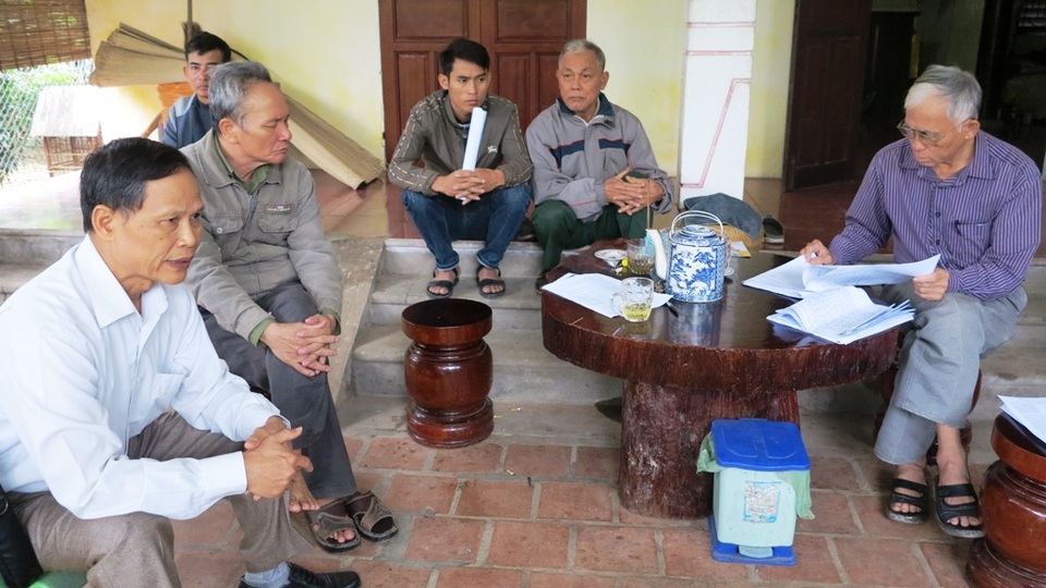 Nghệ An: Bị thu hồi đất, người dân làm đơn kêu cứu - 3
Các hộ dân tại xóm Kim Mỹ, xã Nghi Ân mong muốn các cơ quan chức năng xem xét giải quyết, xác minh đúng nguồn gốc đất để có phương án đền bù hỗ trợ hợp lý cho người dân.