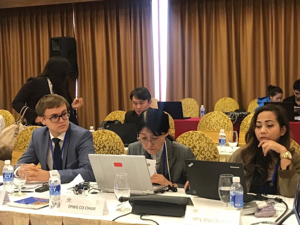"Khu vực APEC tiếp tục đối mặt những thách thức từ thiên tai..." - 3 Các đại biểu dự Hội nghị các Quan chức cao cấp APEC về Quản lý thiên tai lần thứ 11 tổ chức tại TP Vinh, Nghệ An đã bế mạc vào chiều ngày 22/9.