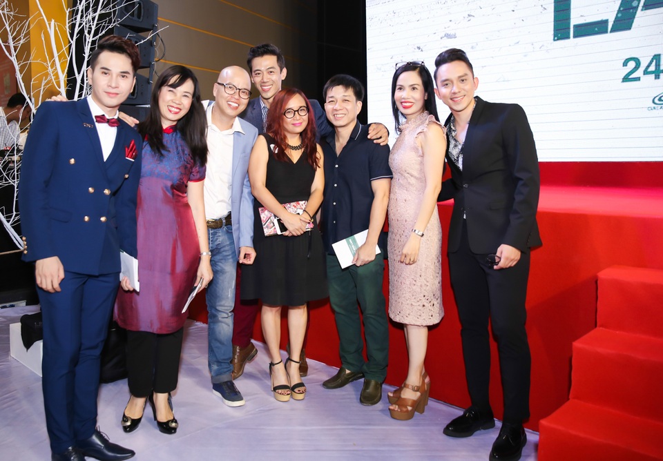 Cát Phượng không ngại tình tứ với bạn trai kém 8 tuổi trước mặt Thái Hoà - 11