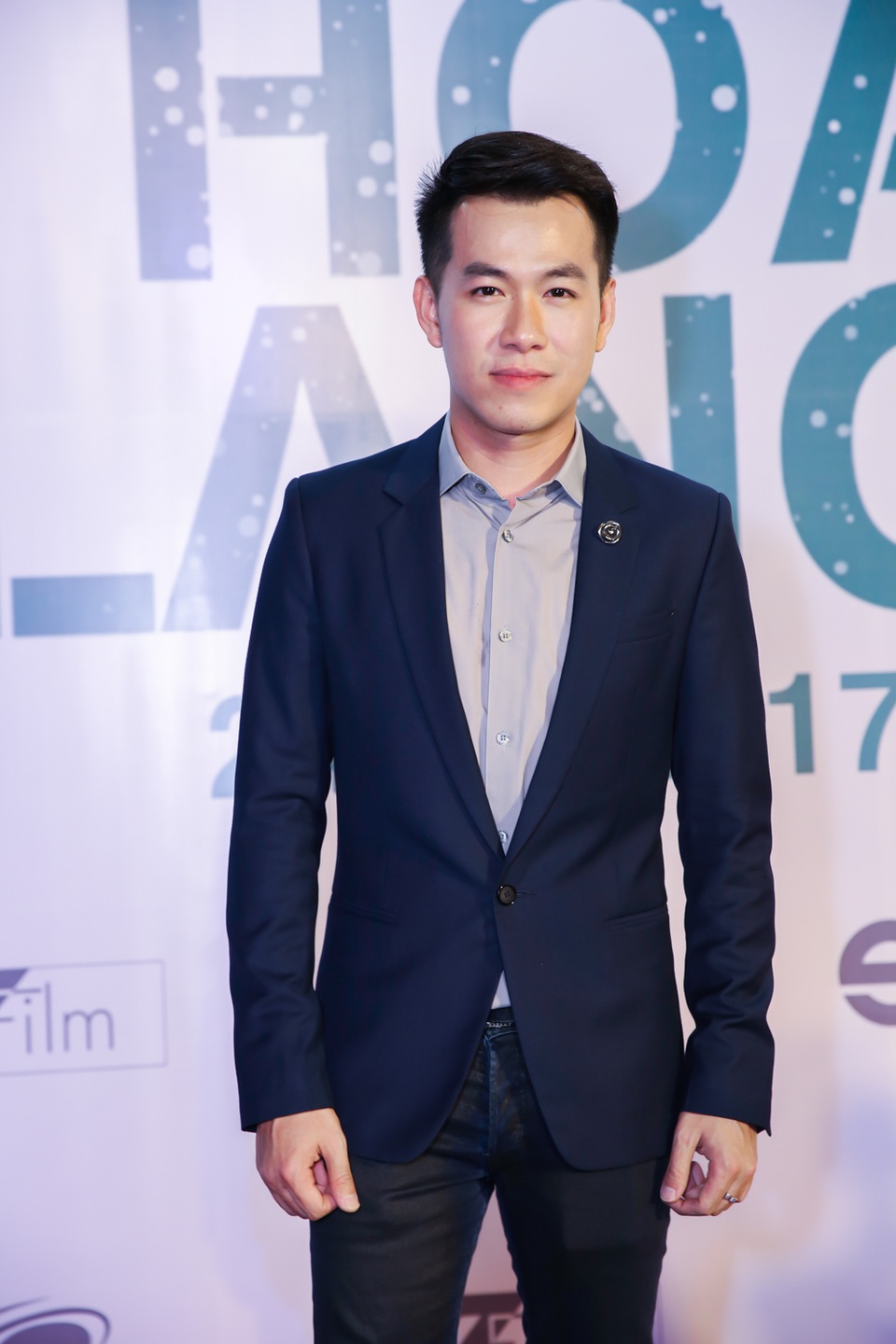 Hồ Trung Dũng lịch lãm với phong cách quen thuộc.