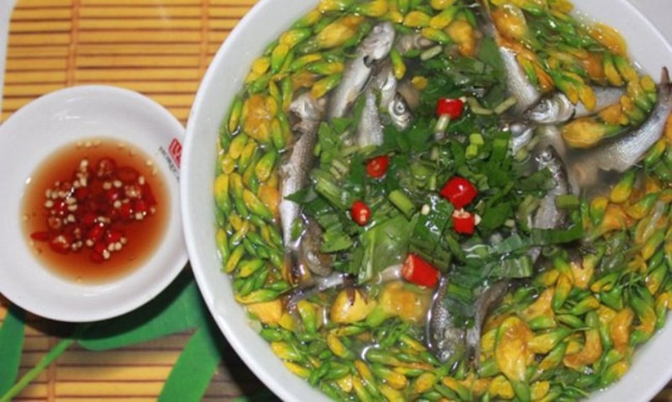 Những món ngon ở An Giang khiến thực khách mê mẩn - 8 Canh chua cá linh bông điên điển là món ăn đặc trưng của mùa nước nổi.