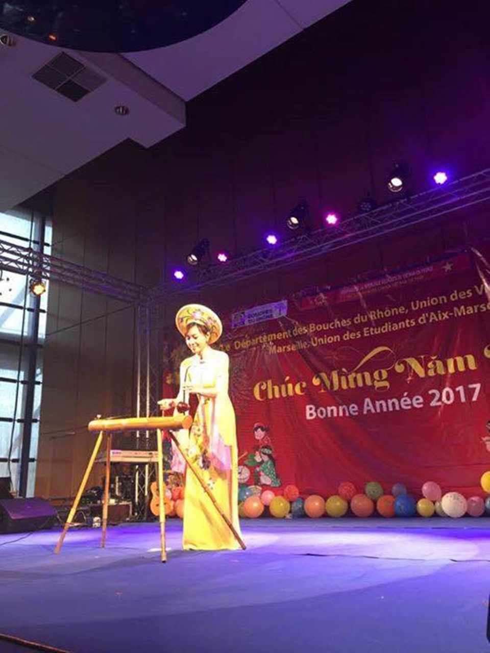 Nghệ sĩ Việt mang sắc xuân Việt Nam đến với kiều bào Pháp - 13 Nghệ sĩ Việt mang sắc xuân Việt Nam đến với kiều bào Pháp - 13