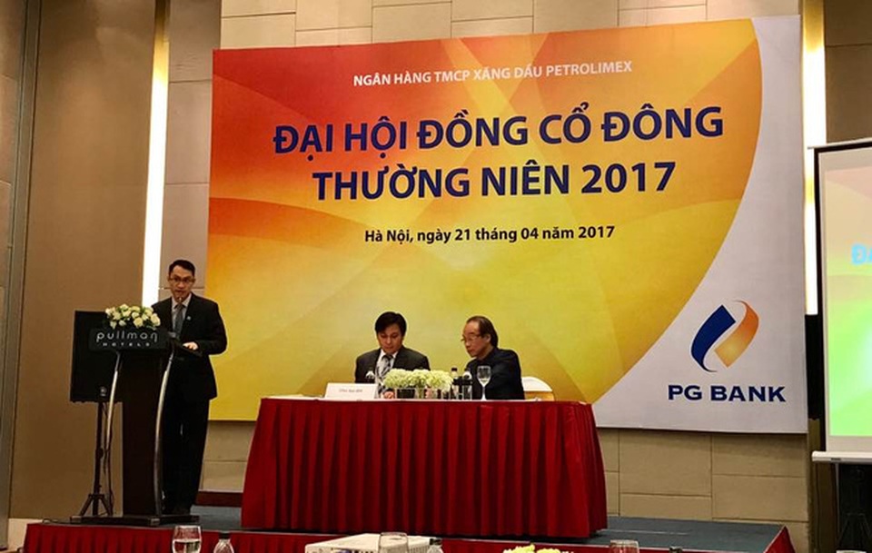 Lợi nhuận PGBank sụt giảm, lỗi tại VietinBank? - 1
Đại hội đồng cổ đông thường niêm 2017 của PGBank nóng vấn đề sáp nhập với VietinBank.