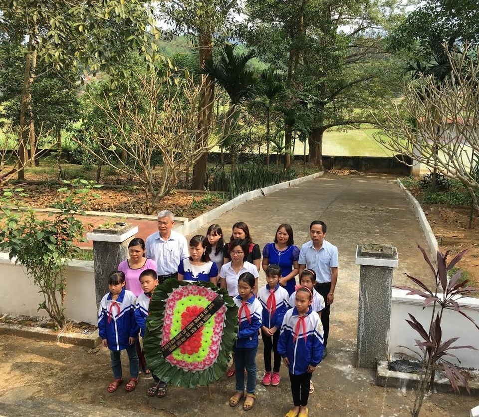 Những ngôi trường mang tên Tây Tiến - 2
Khu Tháp Tây Tiến ngay bên cạnh trường Tiểu học Tây Tiến (xã Thượng Cốc, huyện Lạc Sơn, Hòa Bình). (Ảnh: Nguyễn Thị Bích Ngọc)